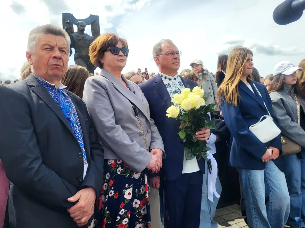 У Ковелі 438 випускників закружляли у традиційному шкільному вальсі