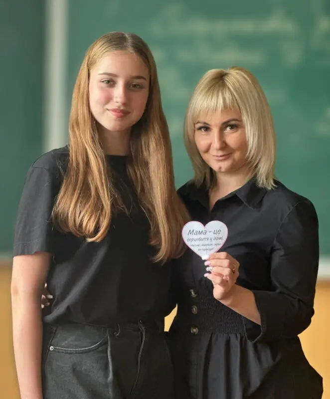 Ковельські учні влаштували зворушливу акцію до Дня матері