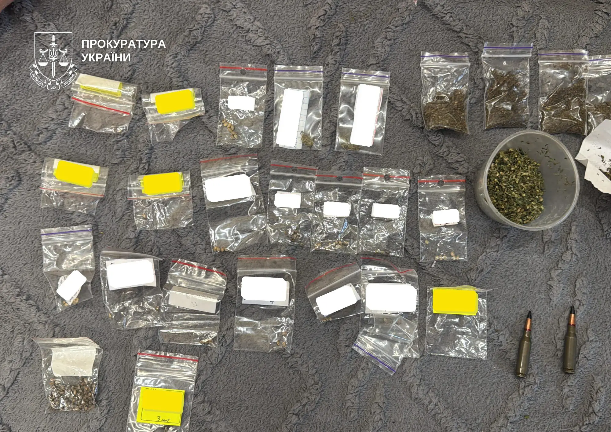 У Луцьку 22-річному чоловіку повідомили про підозру у збуті наркотиків