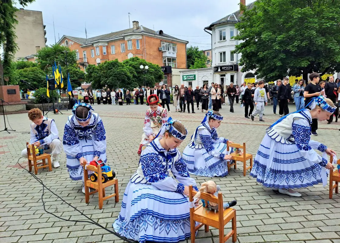 В Україні вшановують пам'ять 707 загиблих дітей: реквієм у Ковелі