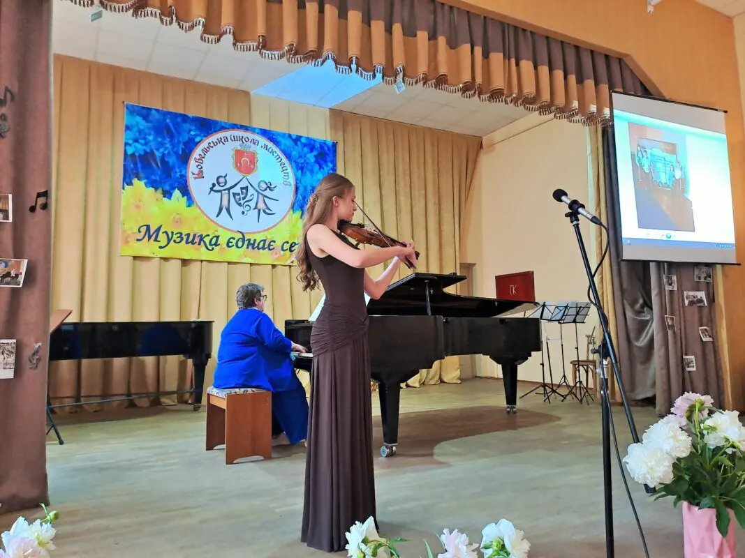 У Ковелі 73 випускники школи мистецтв отримали свідоцтва про освіту