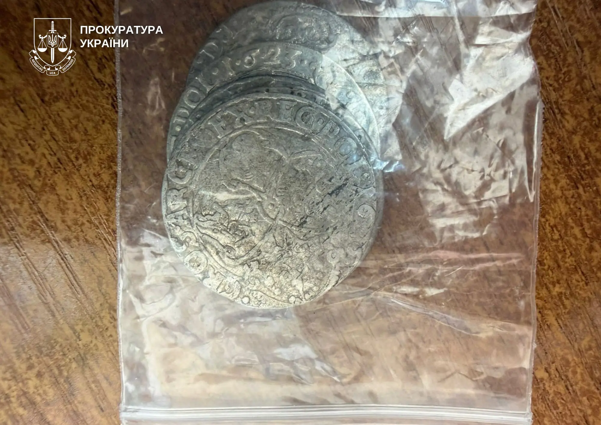 На Волині судять киянку за контрабанду 223 старовинних монет