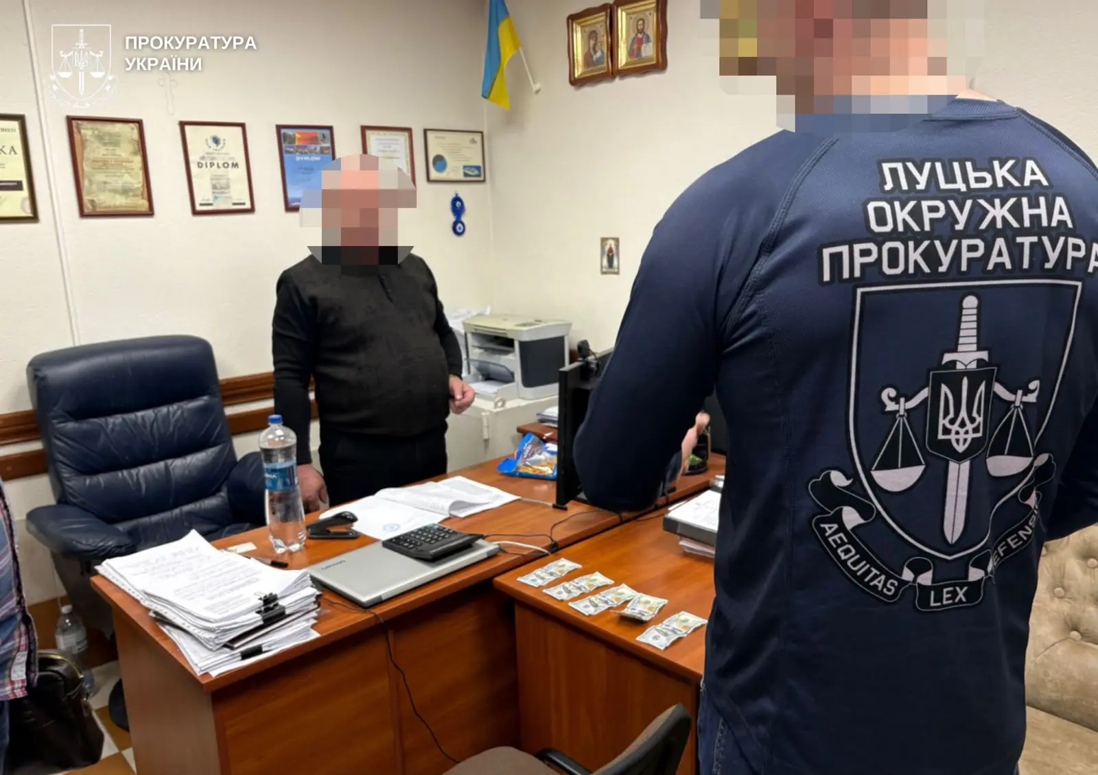 Волинському адвокату повідомили про підозру у зловживанні впливом на 3500 доларів