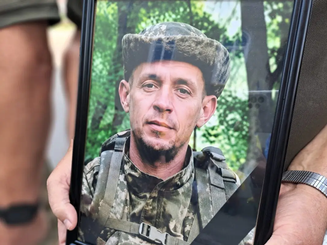 Ковель провів в останню путь Андрія Повха: загинув на Донеччині 20 місяців тому