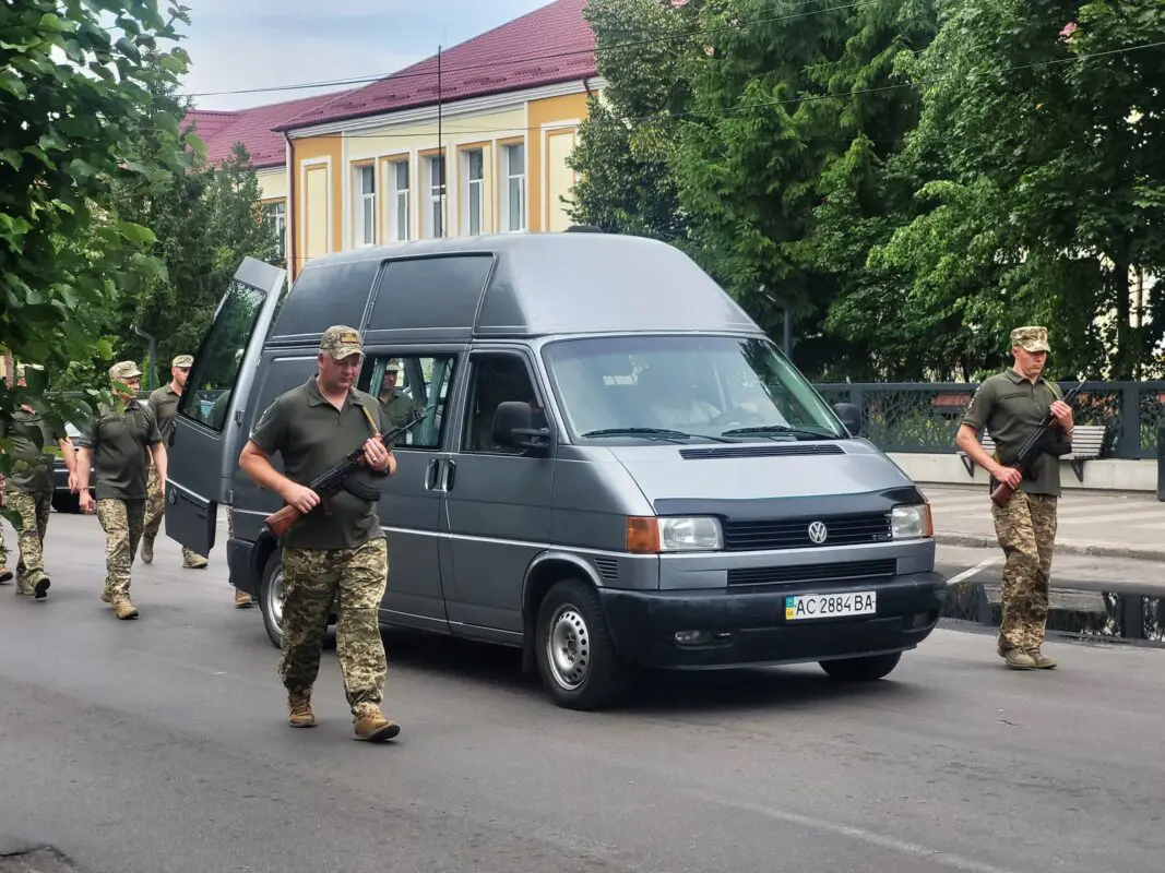 Ковельщина попрощалася з воїном Віталієм Мартинюком, який загинув на Харківщині