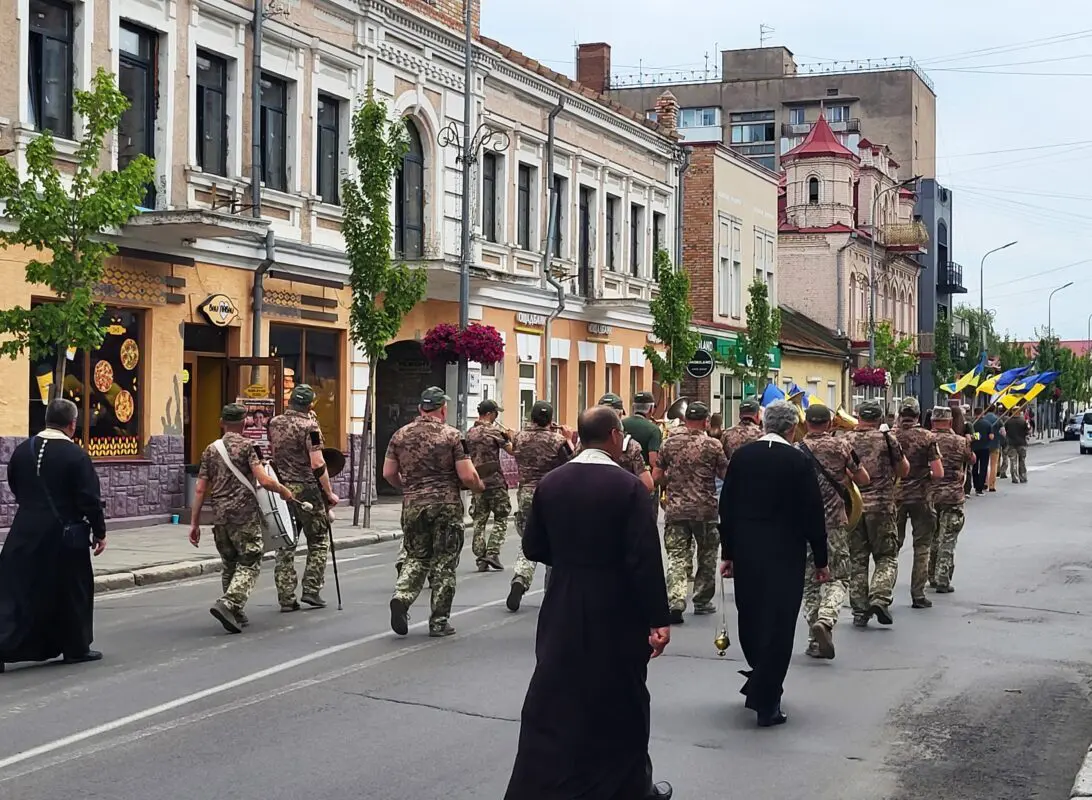 Ковельщина попрощалася з воїном Віталієм Мартинюком, який загинув на Харківщині