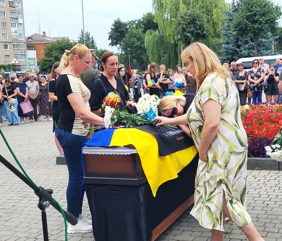 Ковельщина попрощалася з воїном Віталієм Мартинюком, який загинув на Харківщині