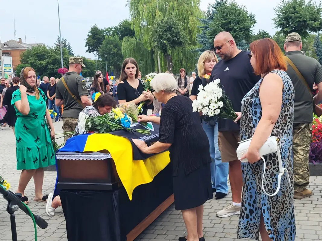 Ковельщина попрощалася з воїном Віталієм Мартинюком, який загинув на Харківщині