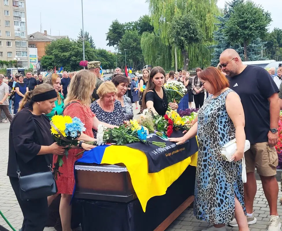 Ковельщина попрощалася з воїном Віталієм Мартинюком, який загинув на Харківщині