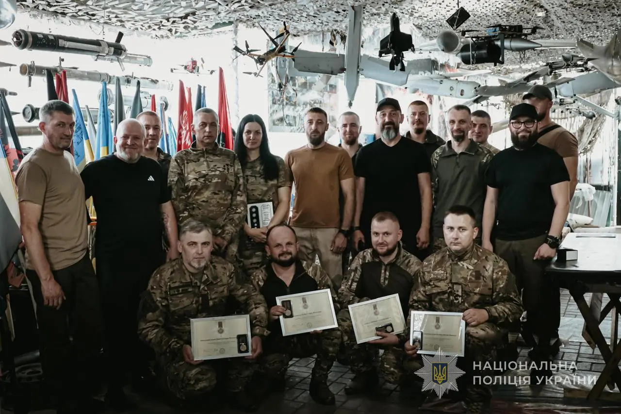 Начальник поліції Волині привітав бійців на одному з донецьких напрямків
