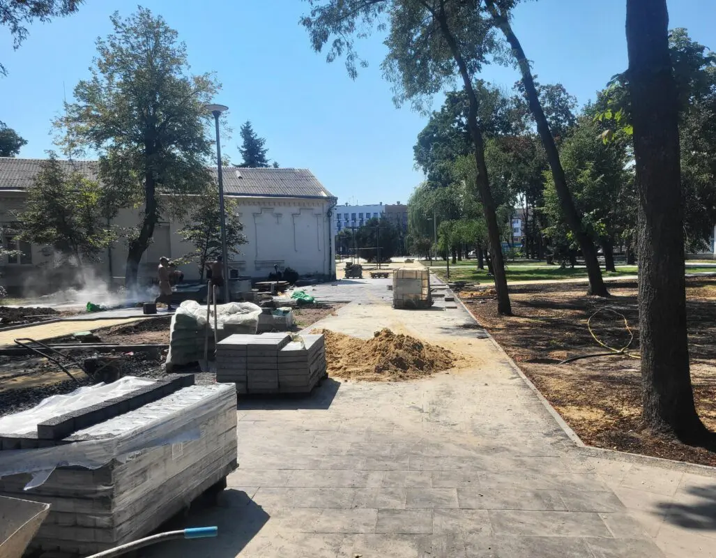 У Ковелі оновлюють парк імені Лесі Українки: що вже зроблено та які плани